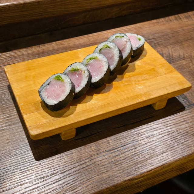 Yellowtail & Green Onion Roll.